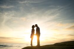 couple, kissing, sunset-2585328.jpg